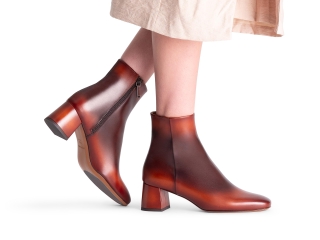 The Arlyne Cognac / Brown pairs well with a light colored skirt