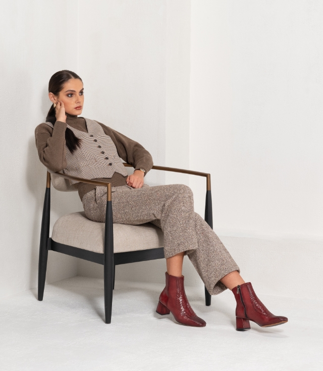 Elevate a light neutral ensemble by incorporating the contrasting burgundy of the Arlyne Woven.