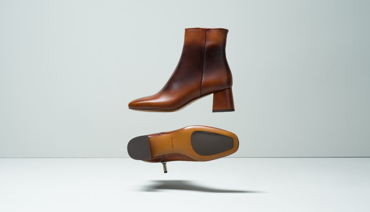The Magnanni Arlyne boot floats in mid-air.