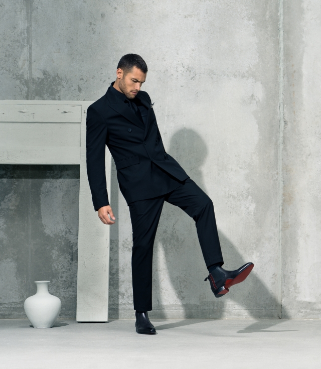 The Nadir Grey and Red boot pairs well with an all black suit.
