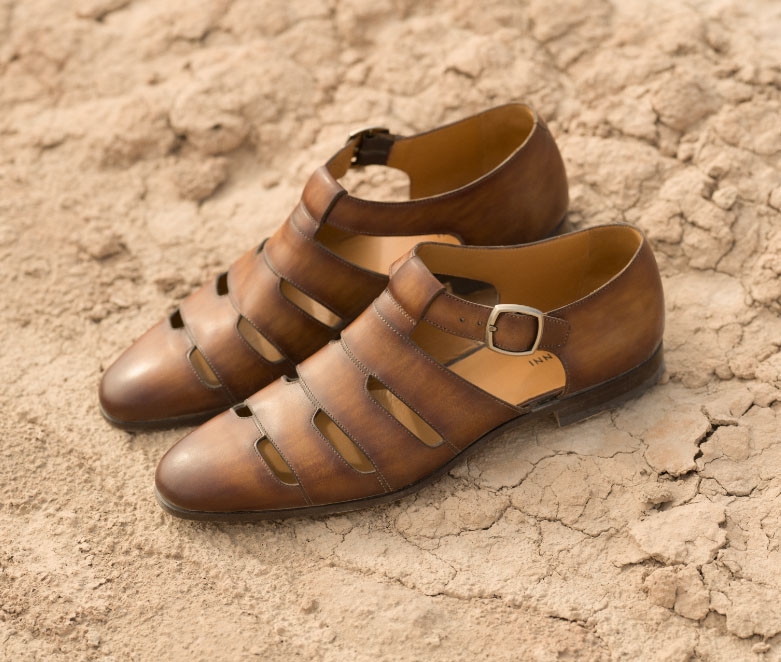 Cabrera Cuero shoes sit on a patch of dry ground in the desert.